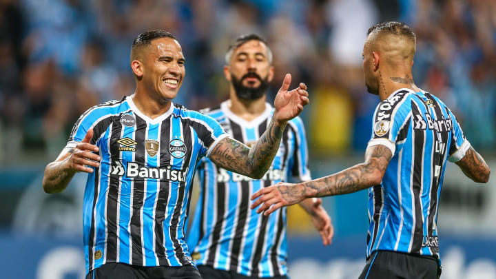 Gremio-v-Atletico-Tucuman—Copa-CONMEBOL-Libertad-2fb7a8dfadae09645711f7c8eaeb6cee