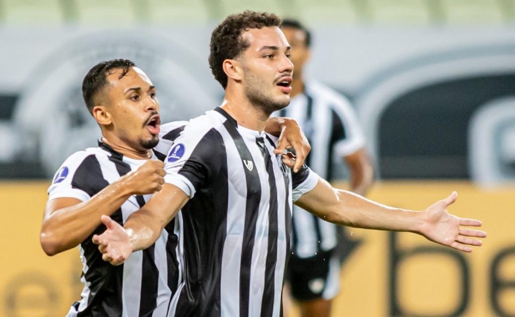 Ceará renova com Naressi e empresta volante para Série B