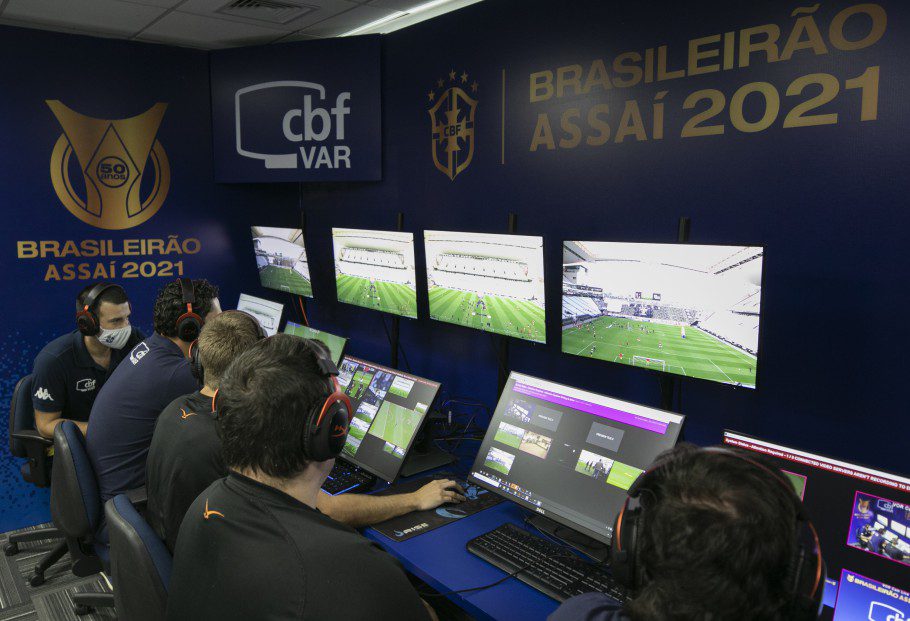Sérgio Corrêa, responsável pelo VAR, foi demitido pela CBF.