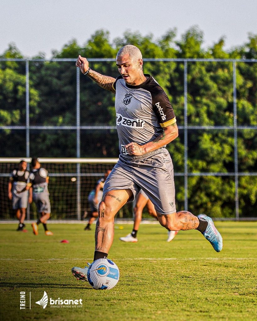 Por questões de logísticas, o Ceará preferiu manter-se no Rio após o confronto contra o Botafogo-RJ e partirá na manhã de domingo para Assunção no Paraguai.