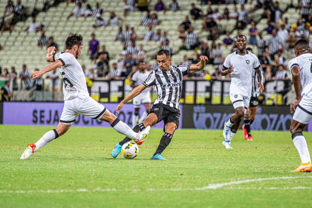 Messias reconhece erros contra o Botafogo e pede desculpas ao torcedor do Ceará