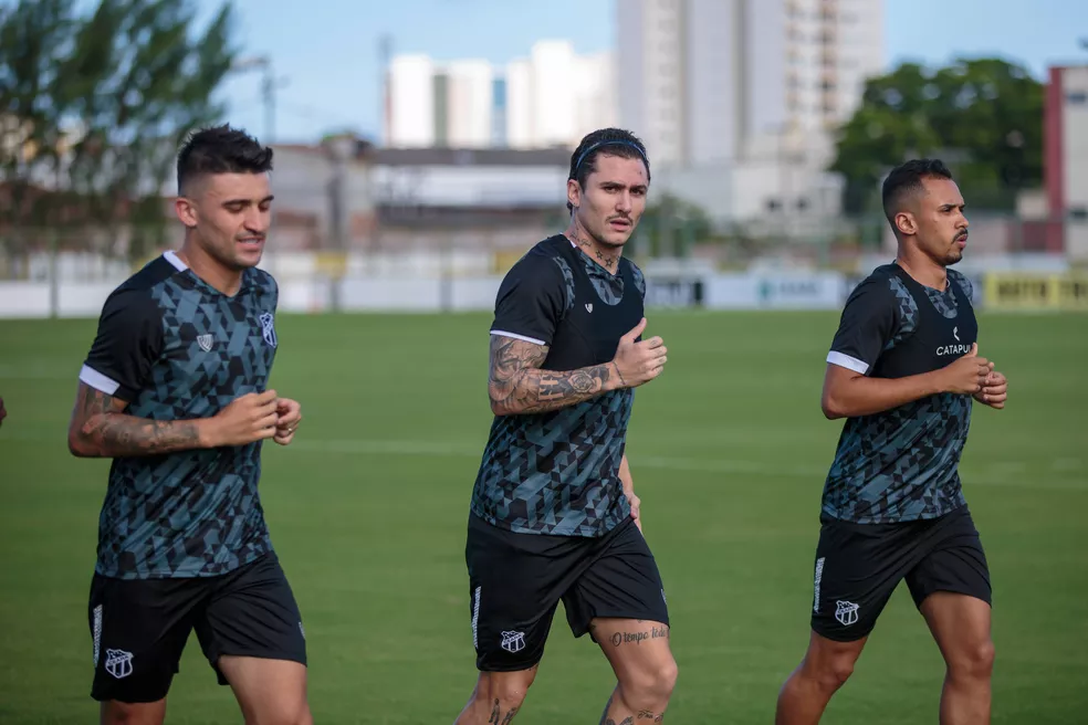 Equipe do Ceará viaja hoje de 12h30 e se prepara para o confronto contra o Athletico no próximo sábado (7); Leia mais: