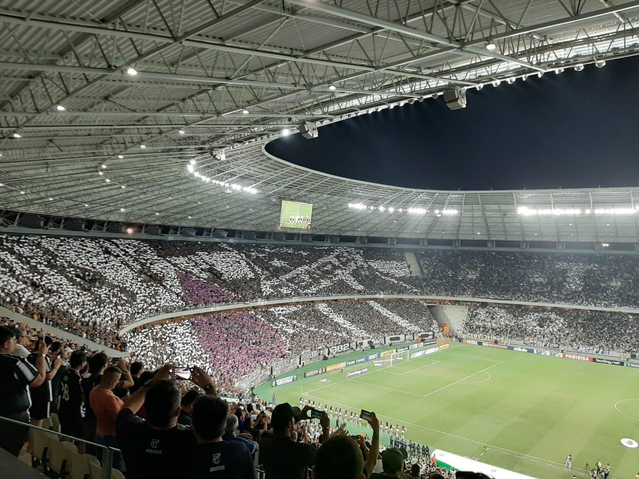 Funcionário do Ceará joga sal grosso na Arena Castelão antes de jogo com  Cuiabá - Jogada - Diário do Nordeste