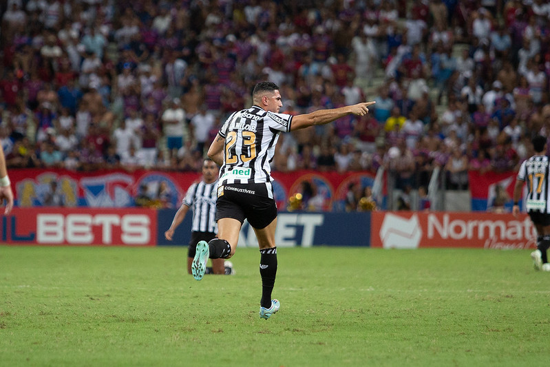 Danilo Barcelos, lateral do Ceará