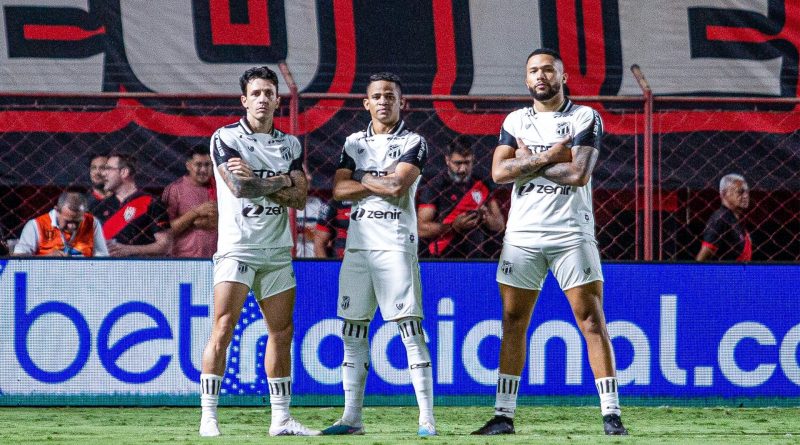 Jean Carlos, Erick e Vitor Gabriel, atletas do Ceará. / Escalações de Sport-PE x Ceará