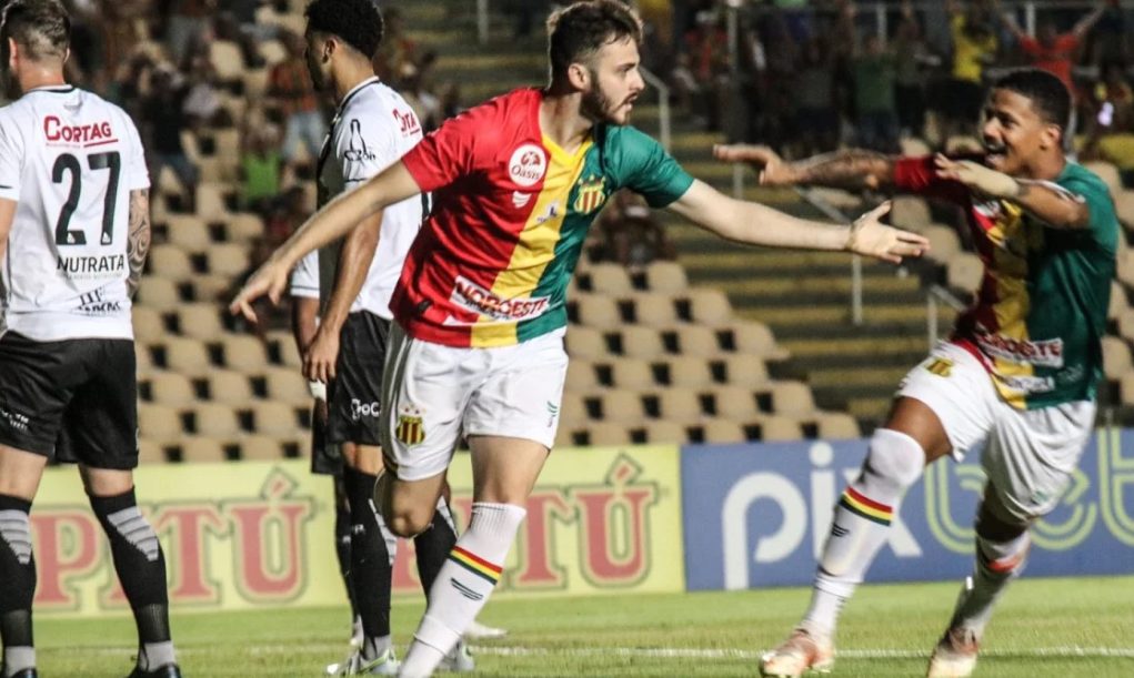 Gabriel Poveda, artilheiro da Série B 2022.