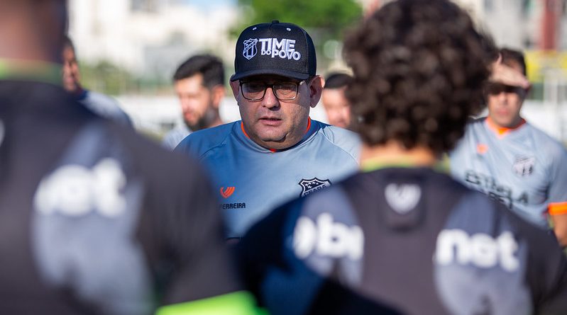 Guto Ferreira, treinador do Ceará.