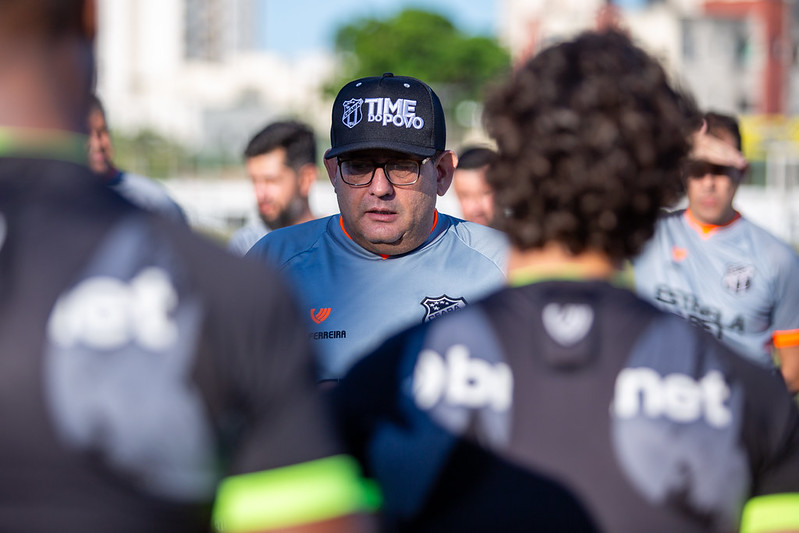 Guto Ferreira, treinador do Ceará.