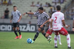 Paulo Victor, lateral do Ceará. Série B