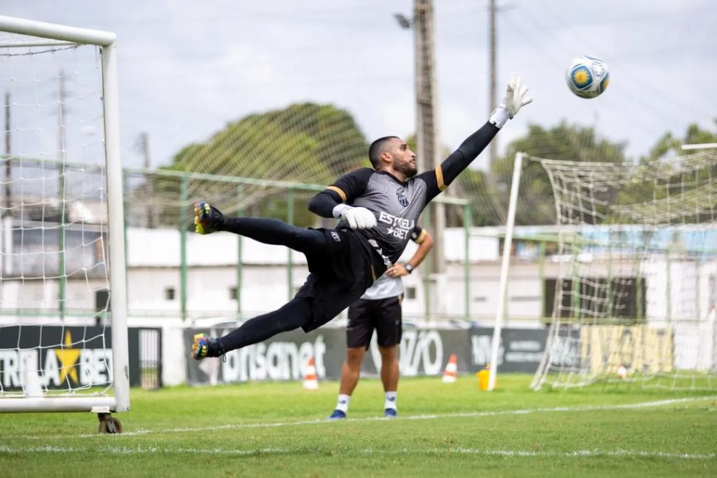 André Luiz, zagueiro do Ceará