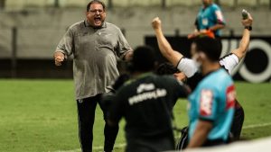 Guto Ferreira, treinador do Ceará.