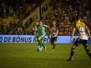 Kelvyn, lateral que pertence ao Ceará.
