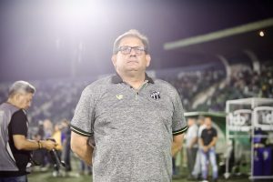 Guto Ferreira, treinador do Ceará,