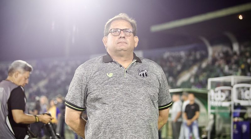 Guto Ferreira, treinador do Ceará,