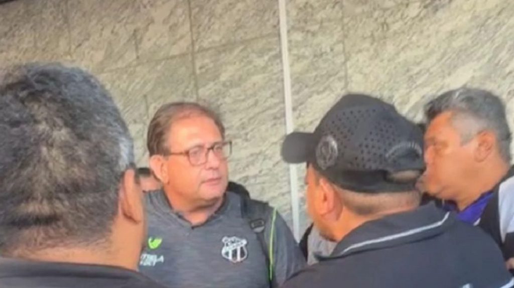 Guto Ferreira, treinador do Ceará