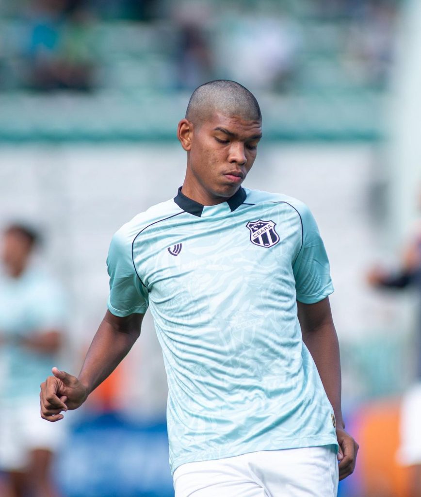 João Vitor, lateral-esquerdo da base do Ceará