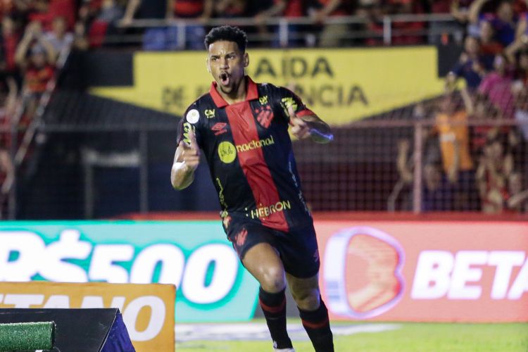Lateral-esquerdo Felipinho está fora de Ceará x Sport-PE. 