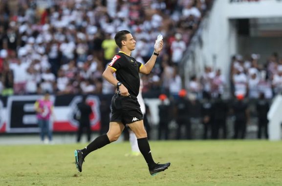 Árbitro Leonardo Ferreira Lima apita CRB x Ceará