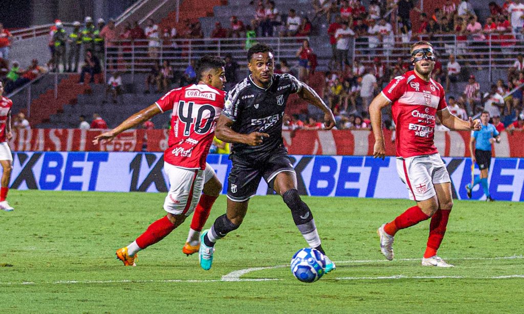 Saulo Mineiro, atacante do Ceará