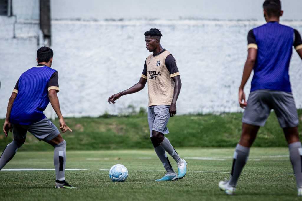 Steven Nufour, base do Ceará.