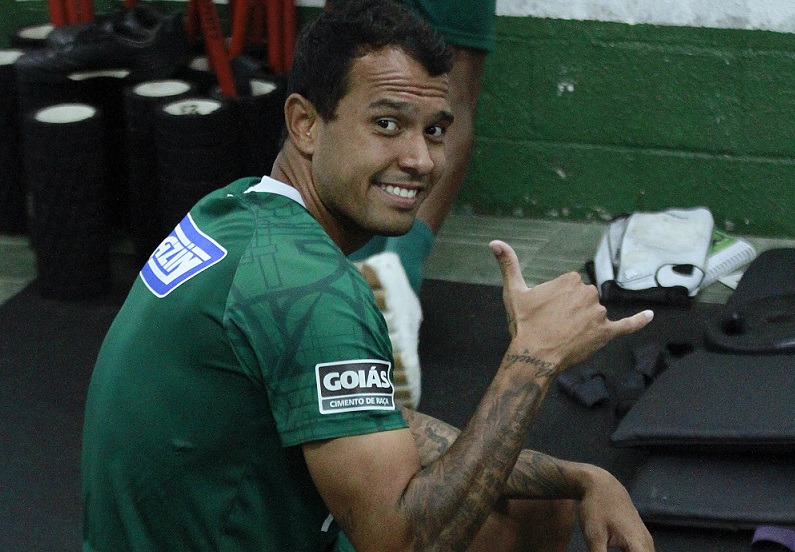Vinicius, atacante do Goiás-GO que já jogou no Ceará.