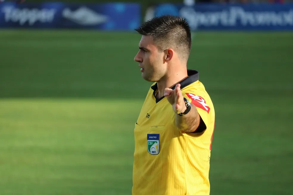 Jonathan Benkenstein Pinheiro apita Avaí x Ceará
