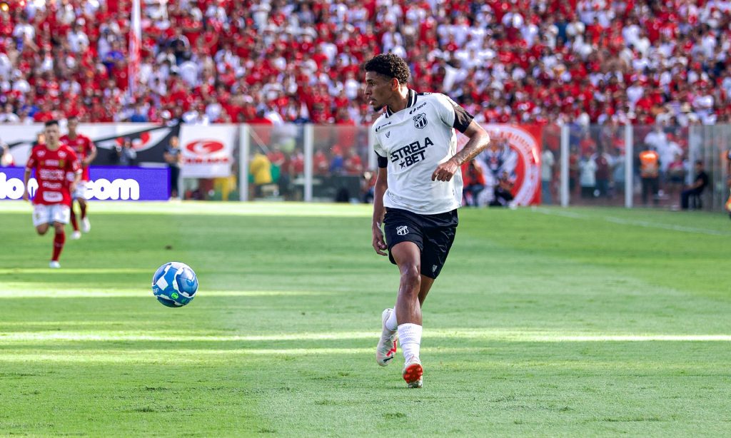 Paulo Victor, lateral-esquerdo do Ceará