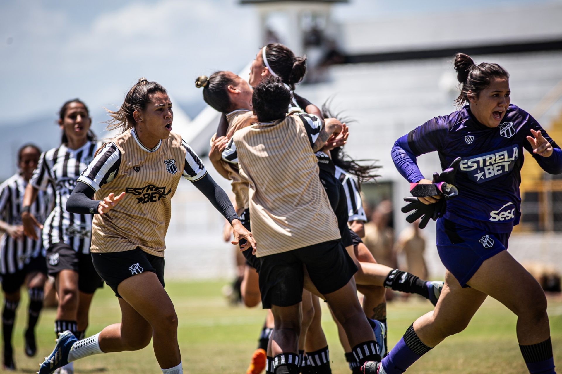 Federação Cearense de Futebol - Meninas do Vozão são campeãs do