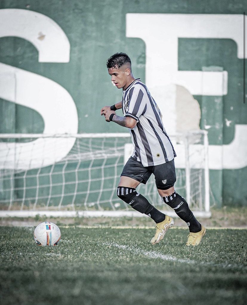 João Vitor, JV, Jotavê, atleta da base do Ceará.