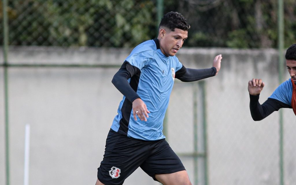 Matheus Matias jogou pelo Ceará no início de 2019.