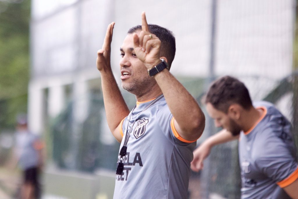 Lucas Vinícius, preparador físico do Ceará.