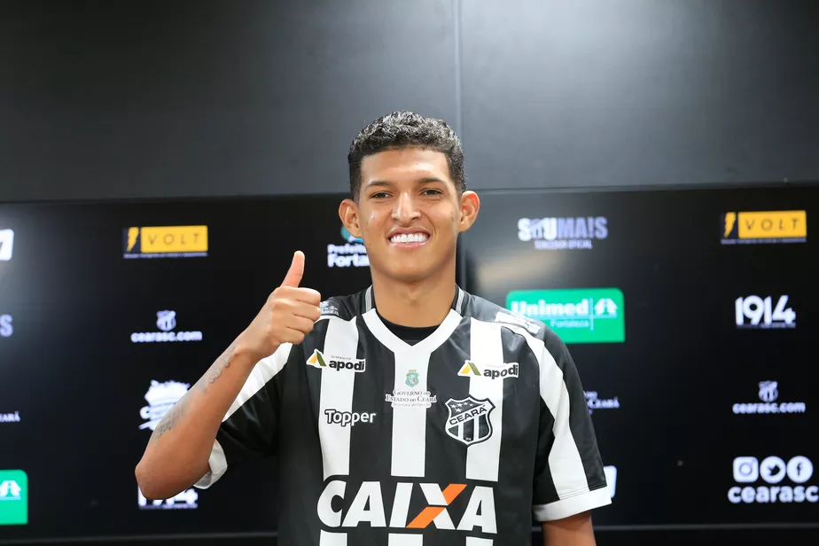 Matheus Matias jogou pelo Ceará no início de 2019.