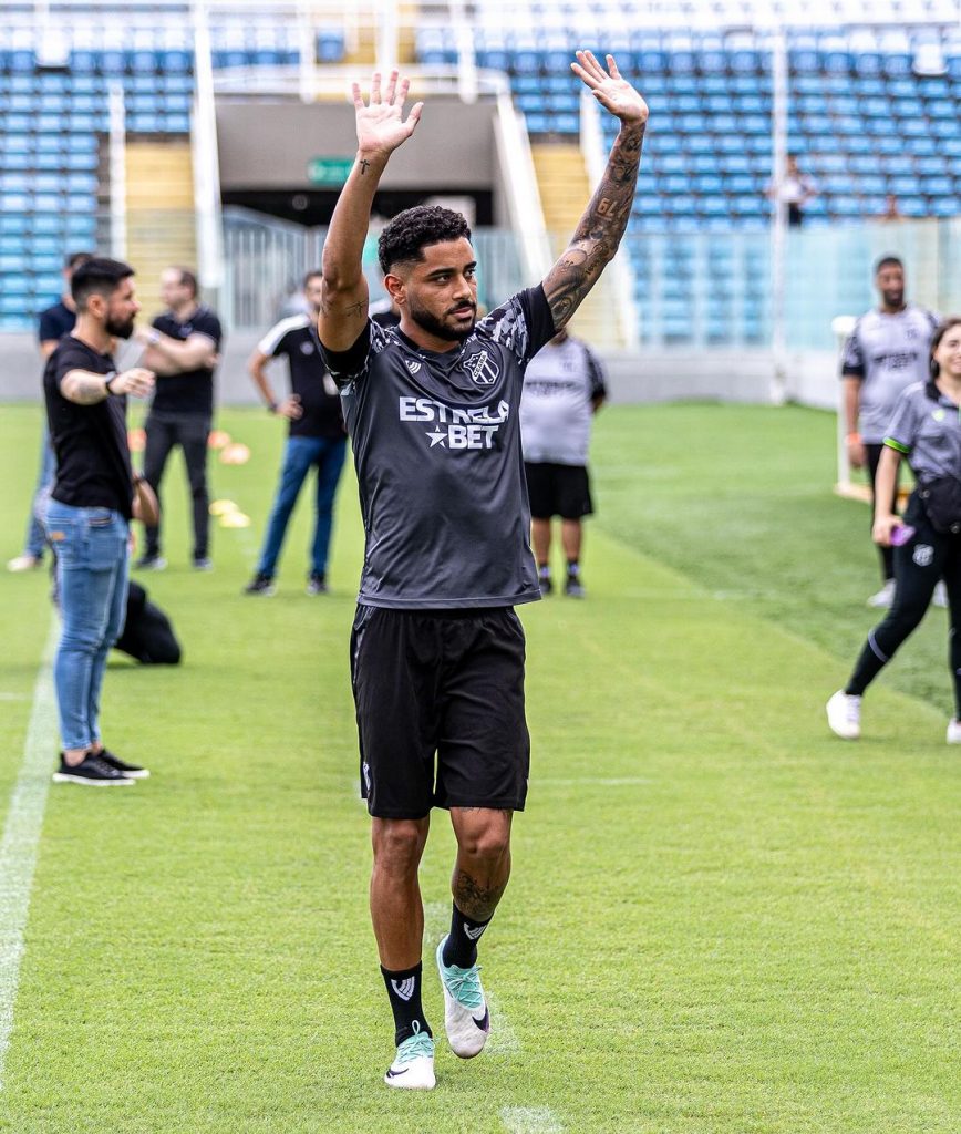 Matheus Bahia, lateral-esquerdo do Ceará.