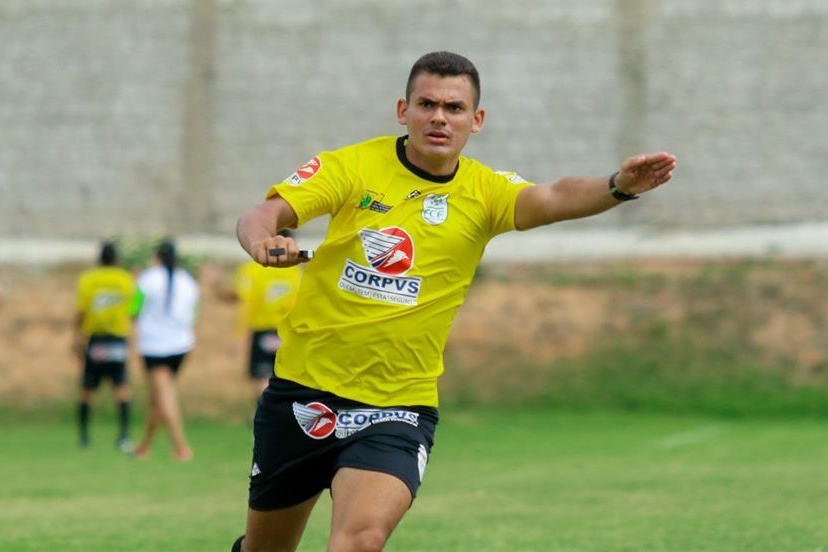 Árbitro Rodrigues Júnior apita Ceará x Fortaleza.