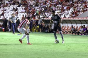 Paulo Victor, lateral-esquerdo do Ceará