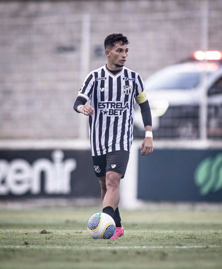 Jotavê, lateral do Sub-20