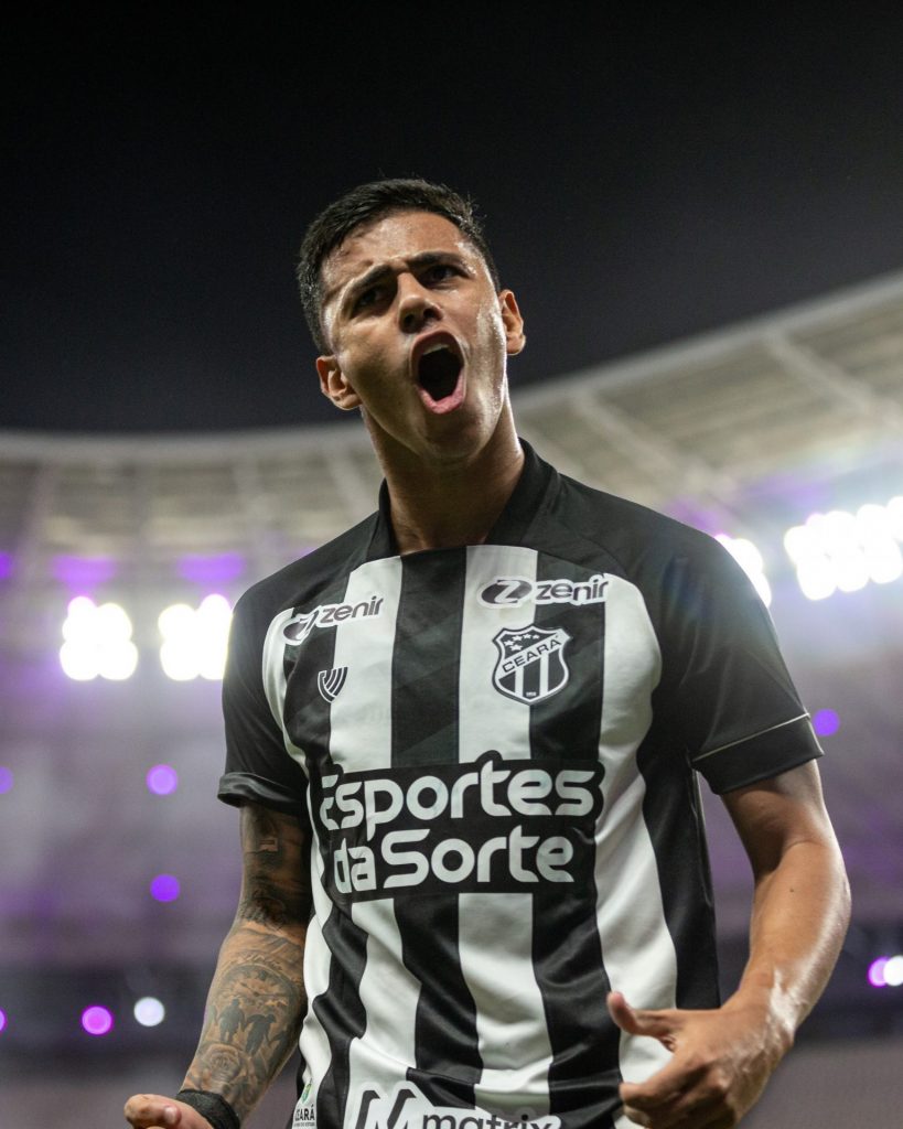 Zagueiro David Ricardo.