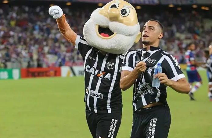 Arthur na mira do Corinthians