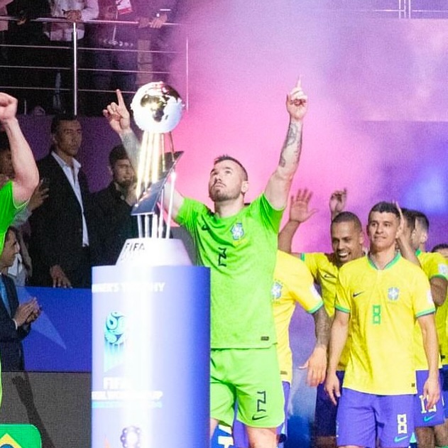 Roncaglio, goleiro da Seleção Brasileira de Futsal durante Copa do Mundo.