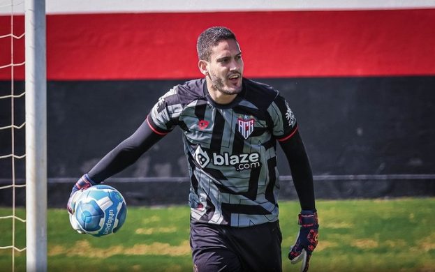 Goleiro Ronaldo, do Atlético GO, interessa ao Ceará.