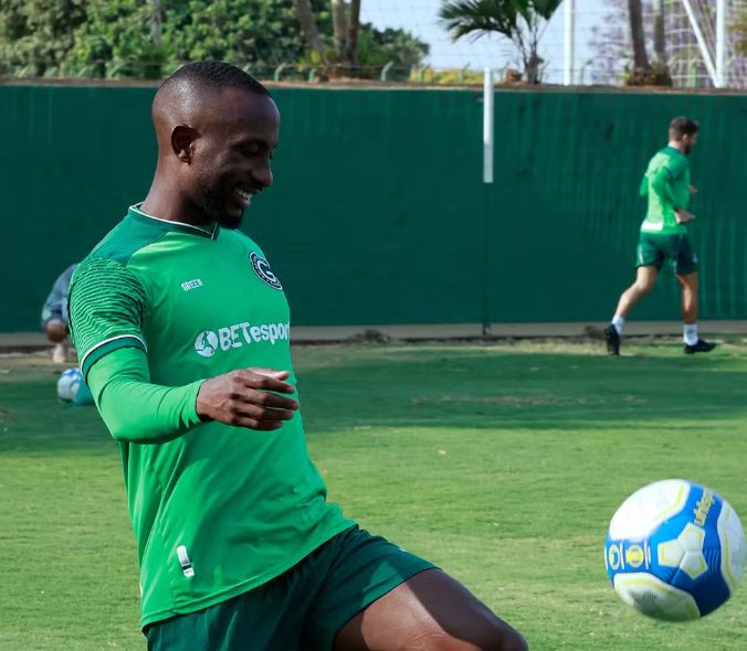 Dieguinho, ex-Goiás, está na "mira" do Ceará.