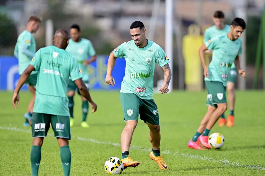 Zagueiro Éder fecha com o Ceará