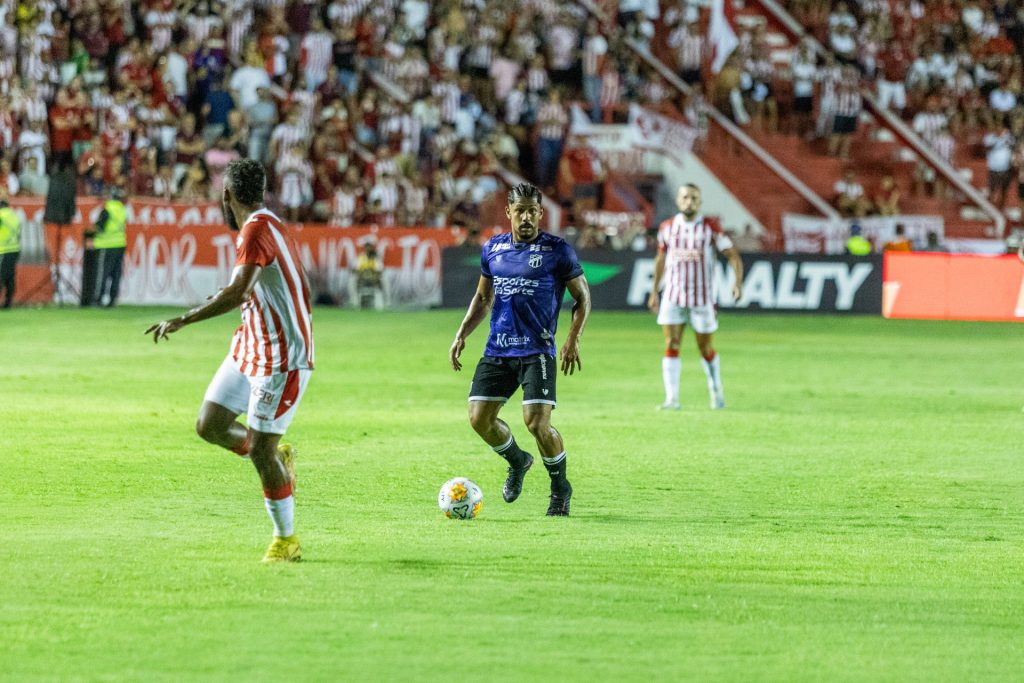 Fernando Sobral, volante do Ceará