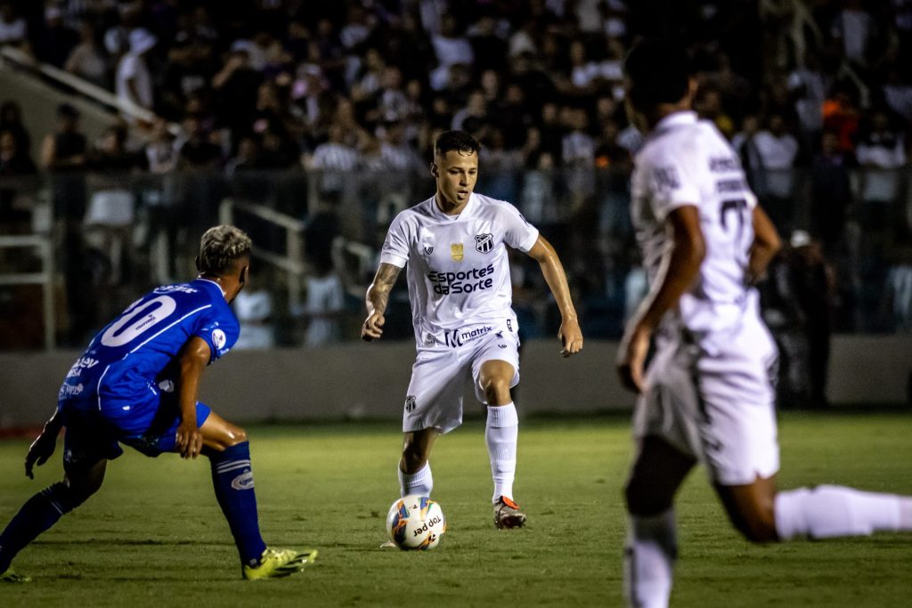 Matheus Araújo, meia do Ceará / Ceará x CSA