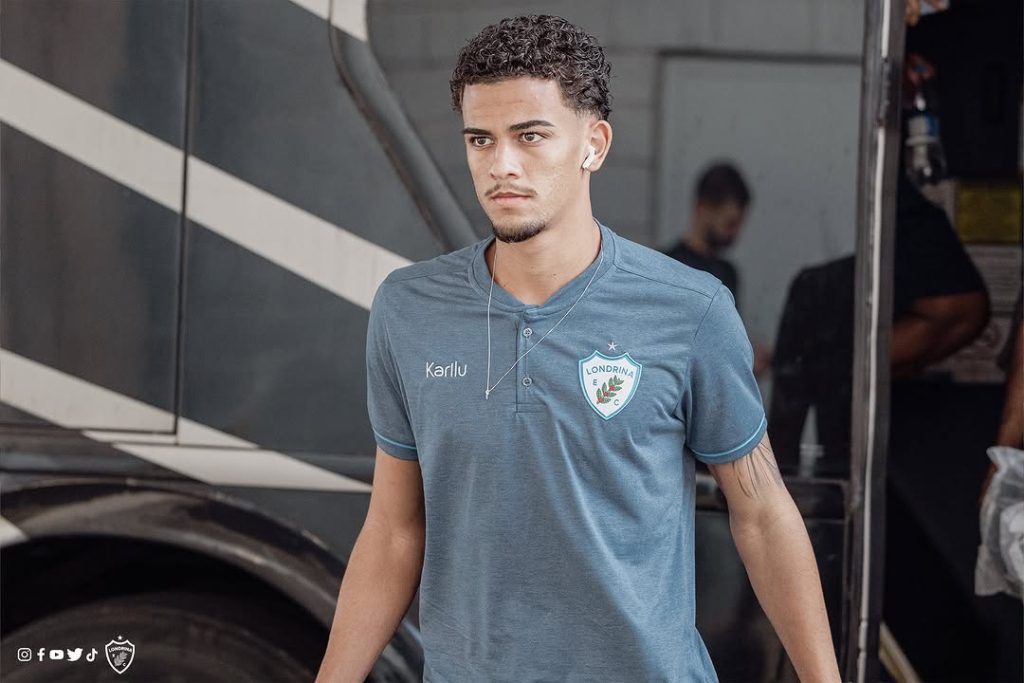 Yago Lincoln, zagueiro que pertence ao Ceará e está no Londrina-POR por empréstimo