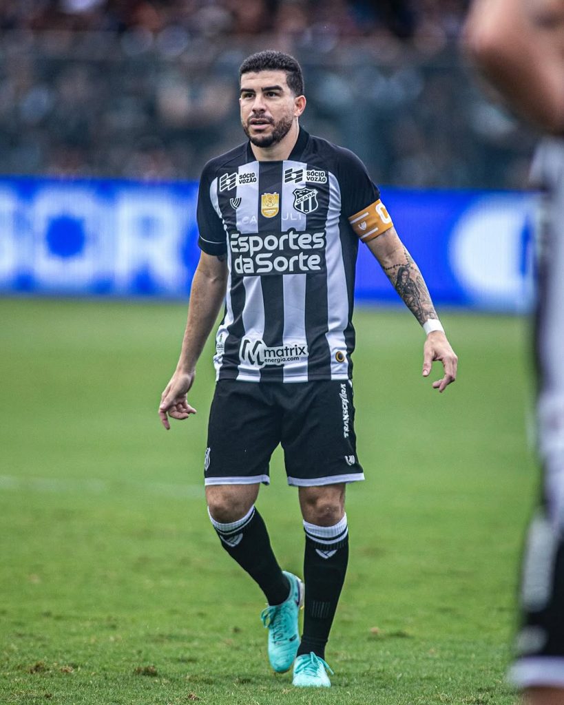 Richardson, volante do Ceará