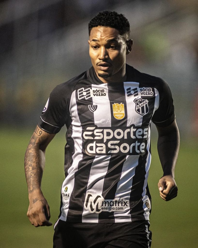 Fernandinho, atacante do Ceará