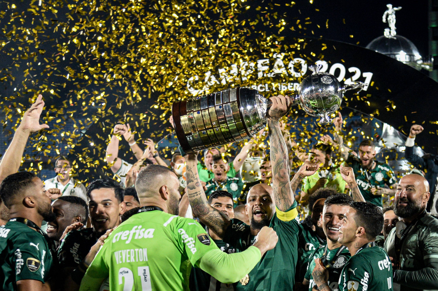 Torço muito...; Tricampeão da Libertadores surge com camisa do Ceará e repercute na web