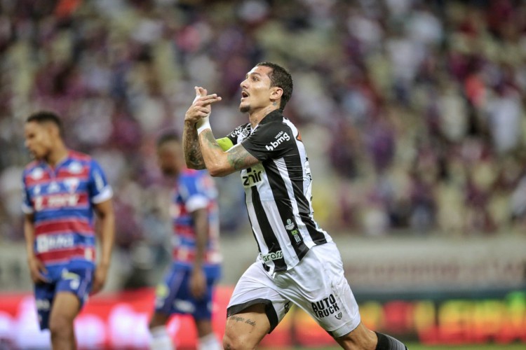 Vina em Clássico-Rei ceará