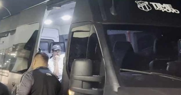 Pedro Raul desembarca na capital para se apresentar ao Ceará